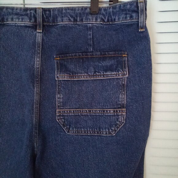 FOREVER21+ PREMIUM SZ 16 STRAIGHT LEG MED WASH JEANS 3 PATCH POCKETS 2 BUTTONS - Picture 3 of 7
